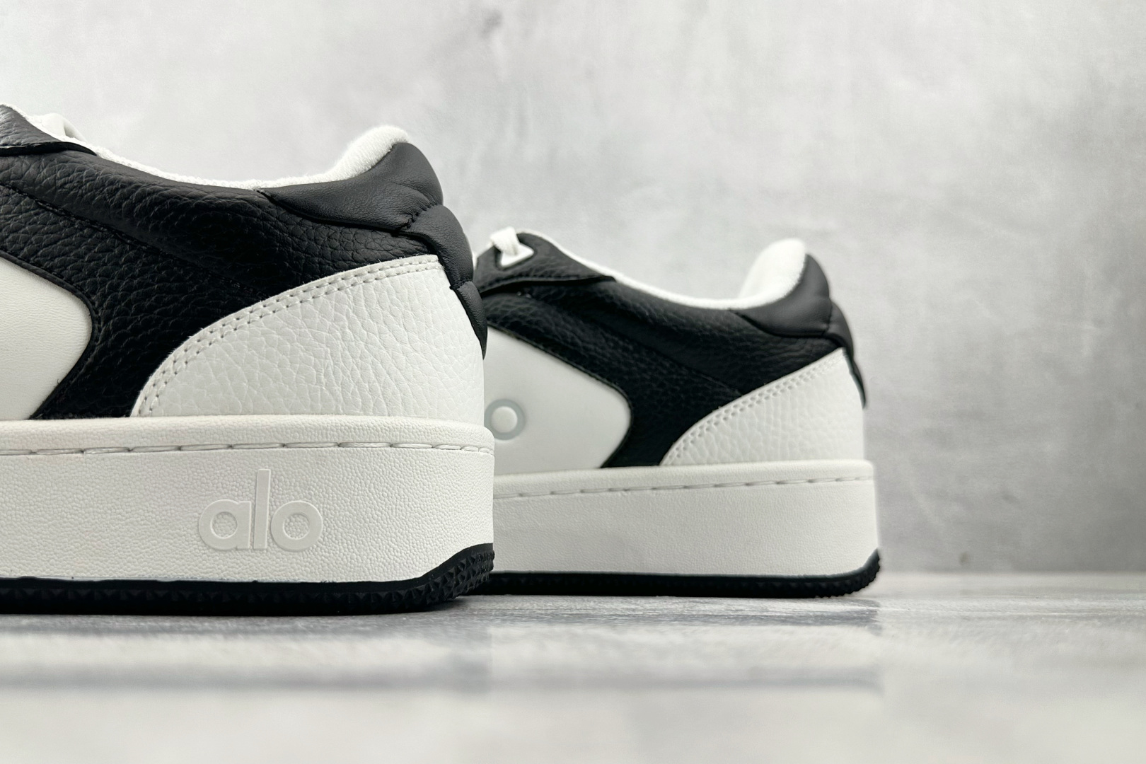 alo yoga Recovery Mode 黑白色 A0685U-Black/White