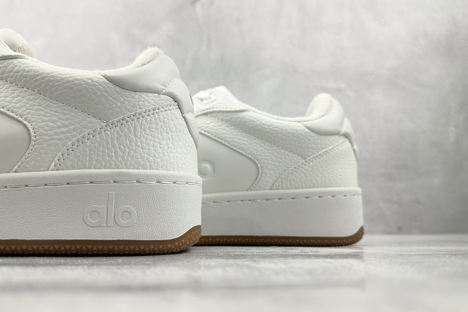alo yoga Recovery Mode 白色 A0685U-White/Gum