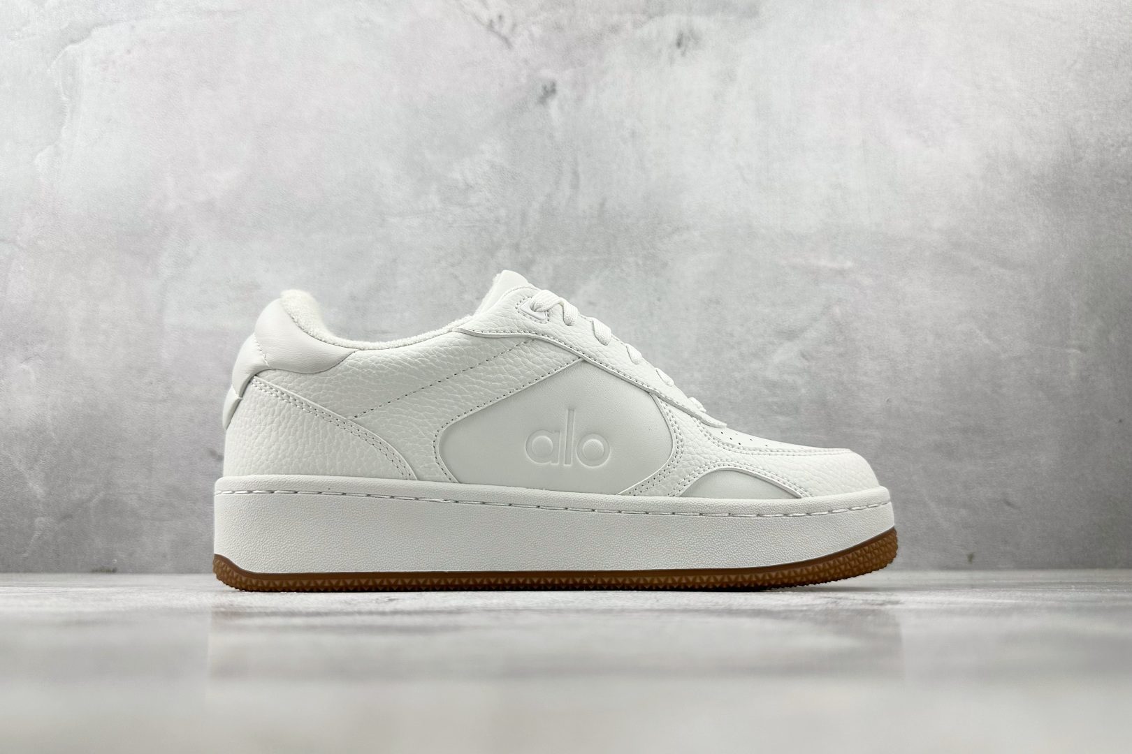 alo yoga Recovery Mode 白色 A0685U-White/Gum
