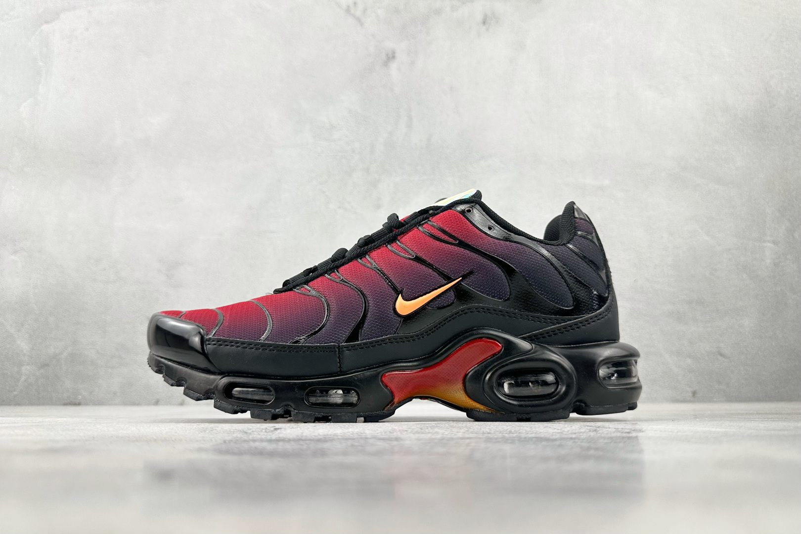外贸 GW  Nike Air Max Plus 黑红 货号：DD3229-001 尺码：36 36.5 37.5 38 38.5 39 40 40.5 41 42 42.5 43 44 44.5 45 46-选品中心