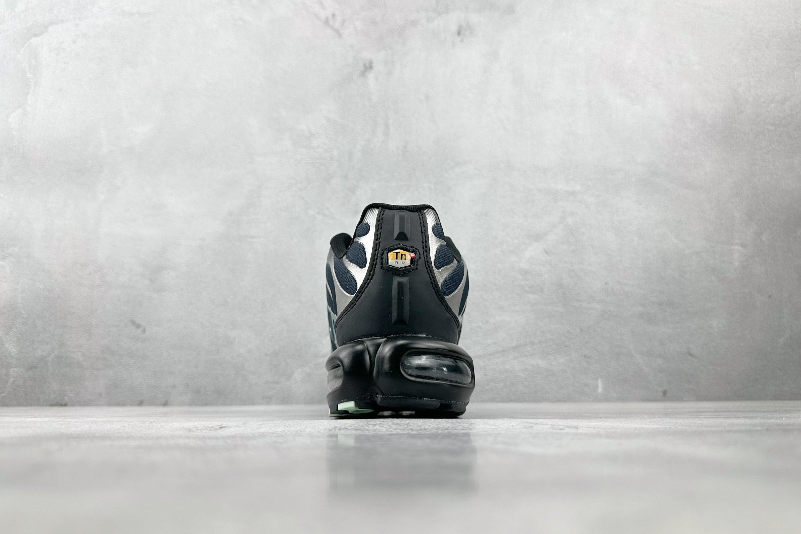 图片[9]-外贸 GW  Nike Air Max Plus 碳灰 货号：CZ7552-001 尺码：36 36.5 37.5 38 38.5 39 40 40.5 41 42 42.5 43 44 44.5 45 46-选品中心