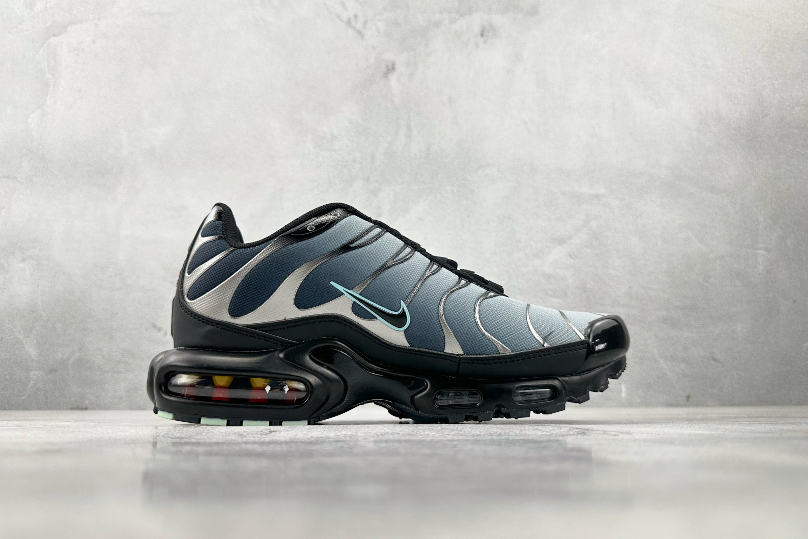图片[2]-外贸 GW  Nike Air Max Plus 碳灰 货号：CZ7552-001 尺码：36 36.5 37.5 38 38.5 39 40 40.5 41 42 42.5 43 44 44.5 45 46-选品中心