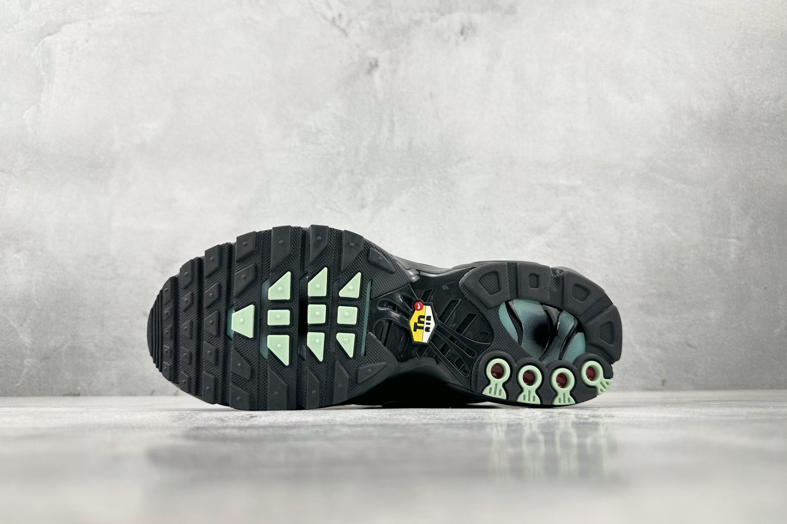 图片[4]-外贸 GW  Nike Air Max Plus 碳灰 货号：CZ7552-001 尺码：36 36.5 37.5 38 38.5 39 40 40.5 41 42 42.5 43 44 44.5 45 46-选品中心