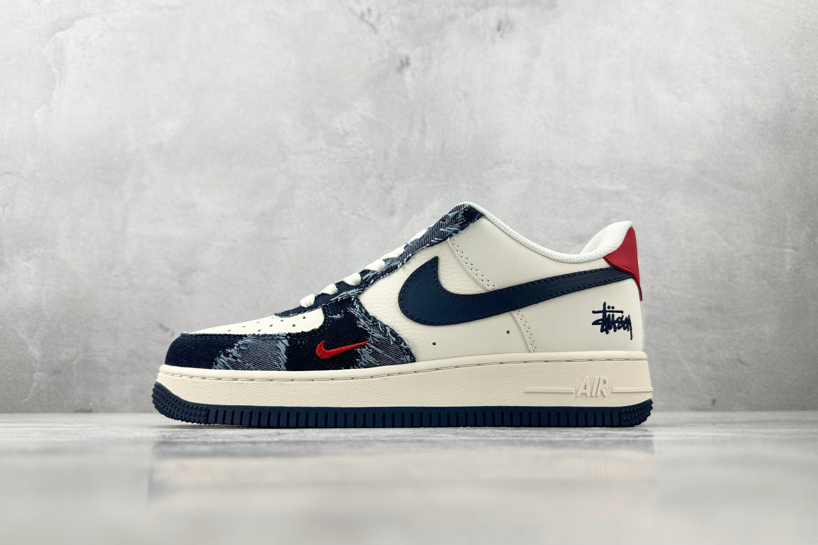 260 Nike Air Force 1'07 斯图西 联名 黑白 XS1958-579