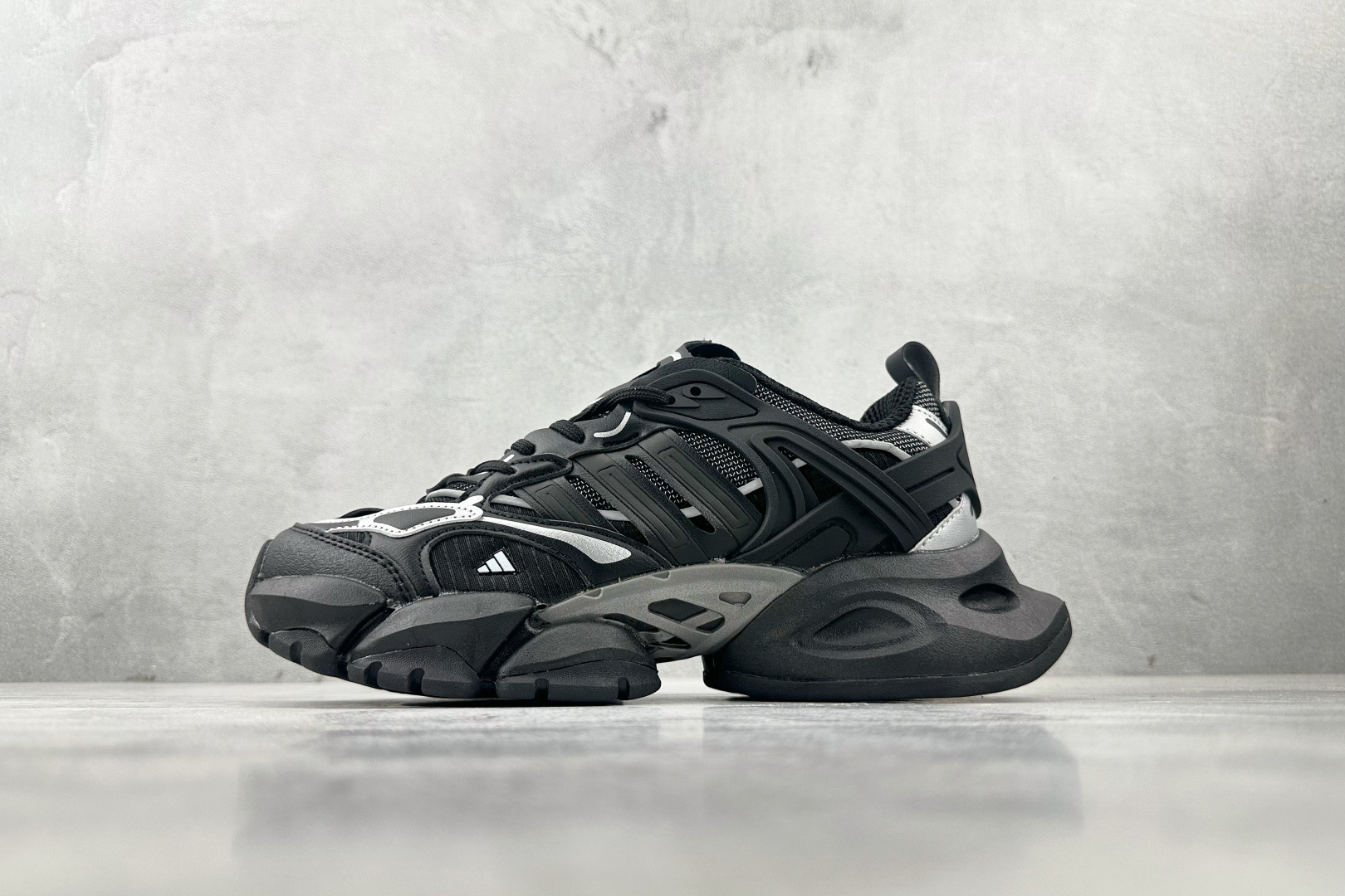 adidXLG RUNNER DELUXE 黑色 IH0070