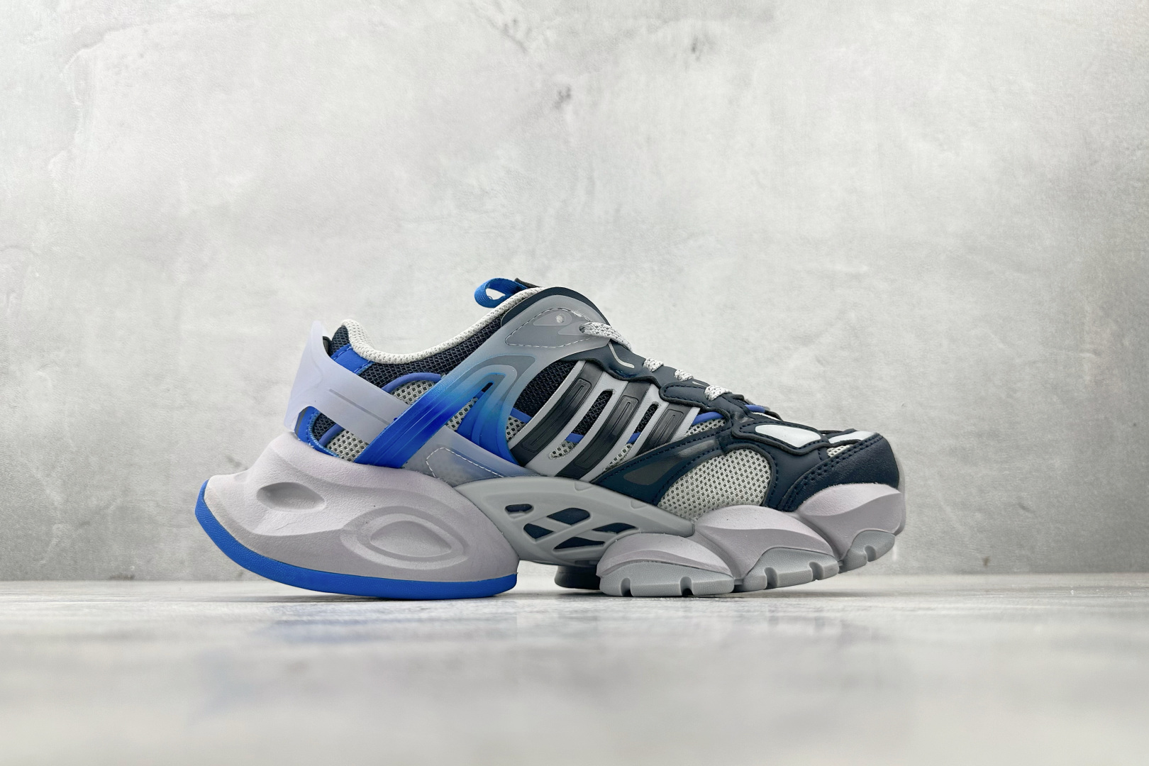 adidXLG RUNNER DELUXE 灰色 JR8079