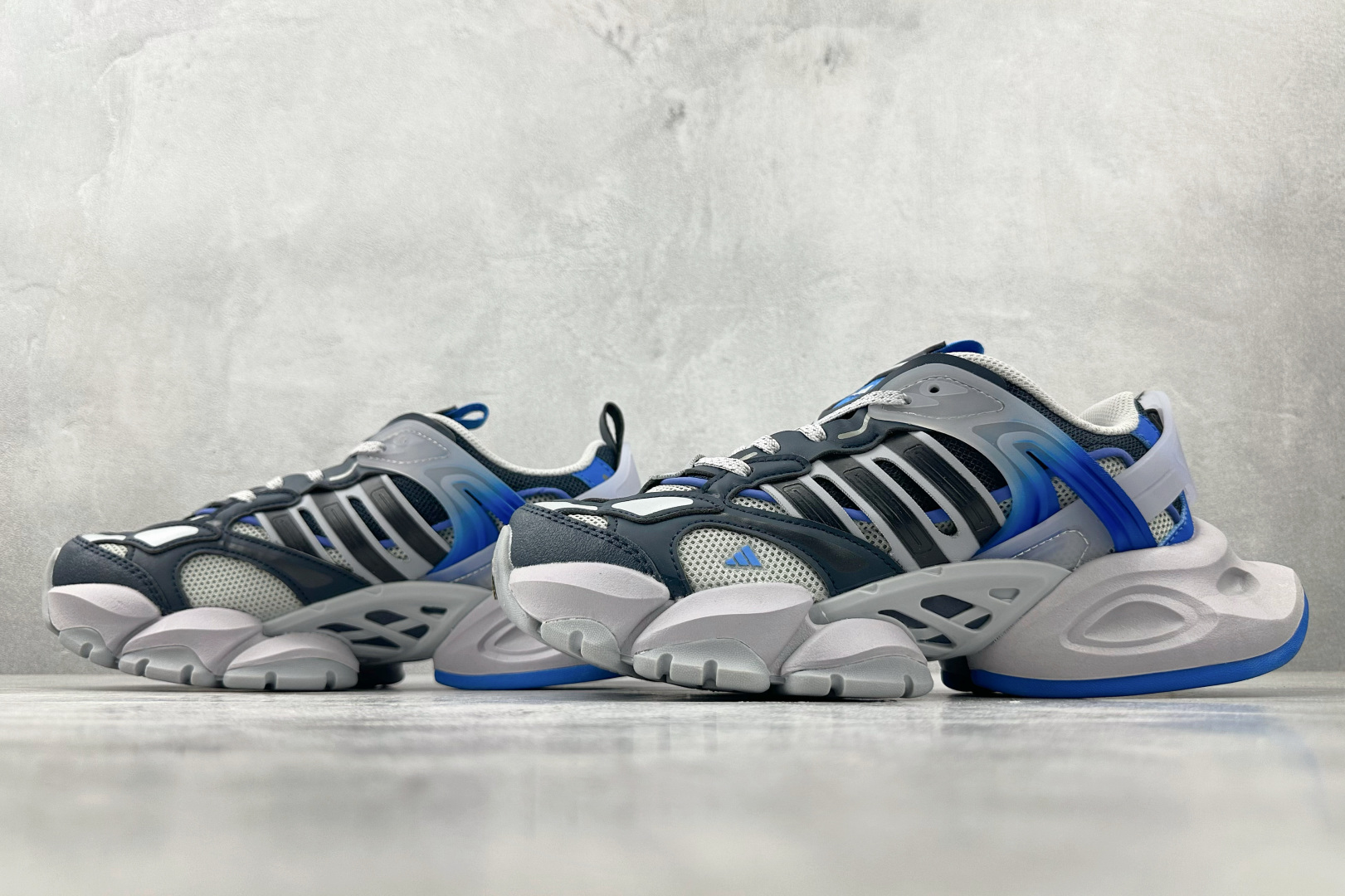 adidXLG RUNNER DELUXE 灰色 JR8079