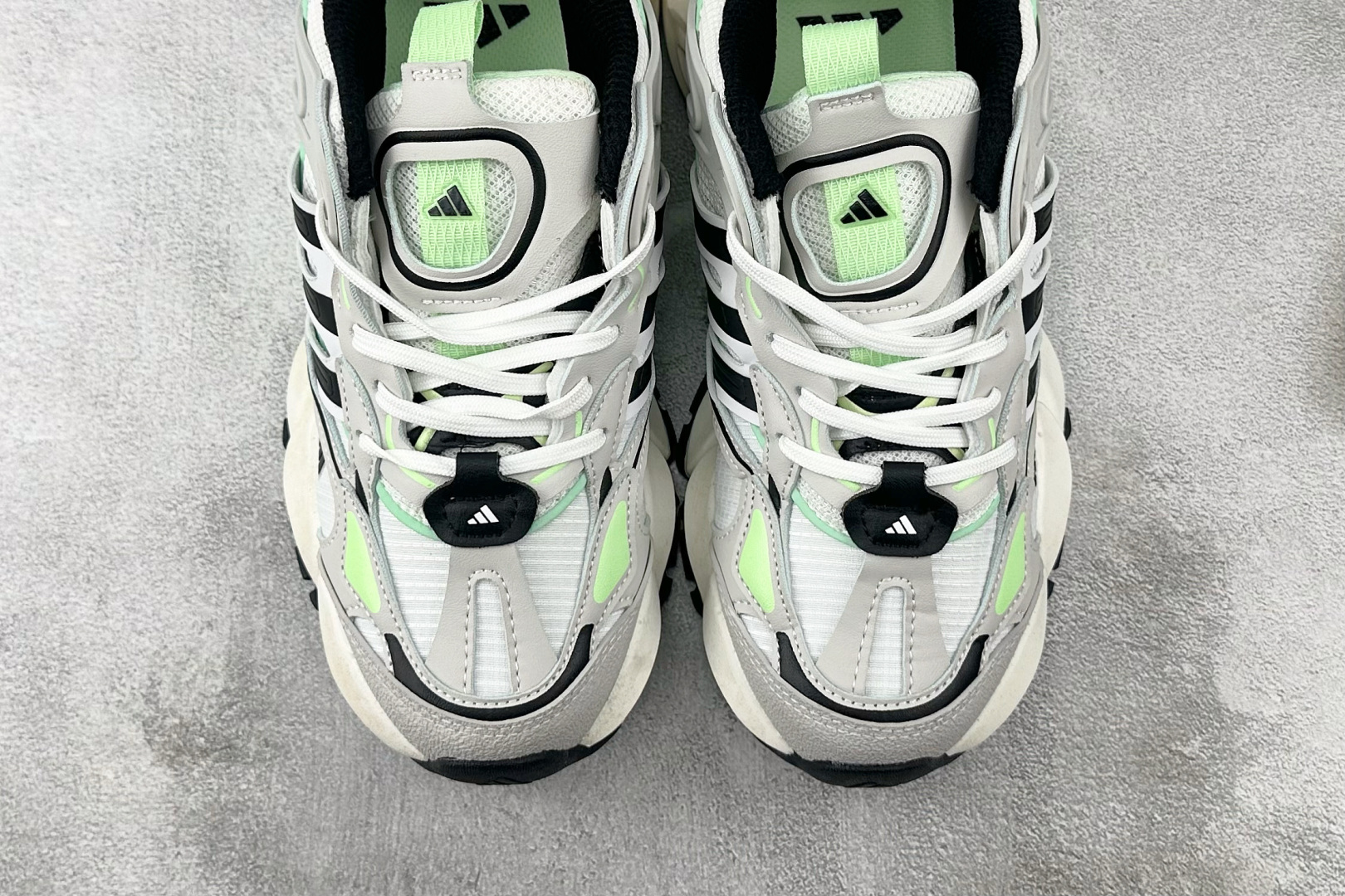 adidXLG RUNNER DELUXE 灰黑绿 IH7800