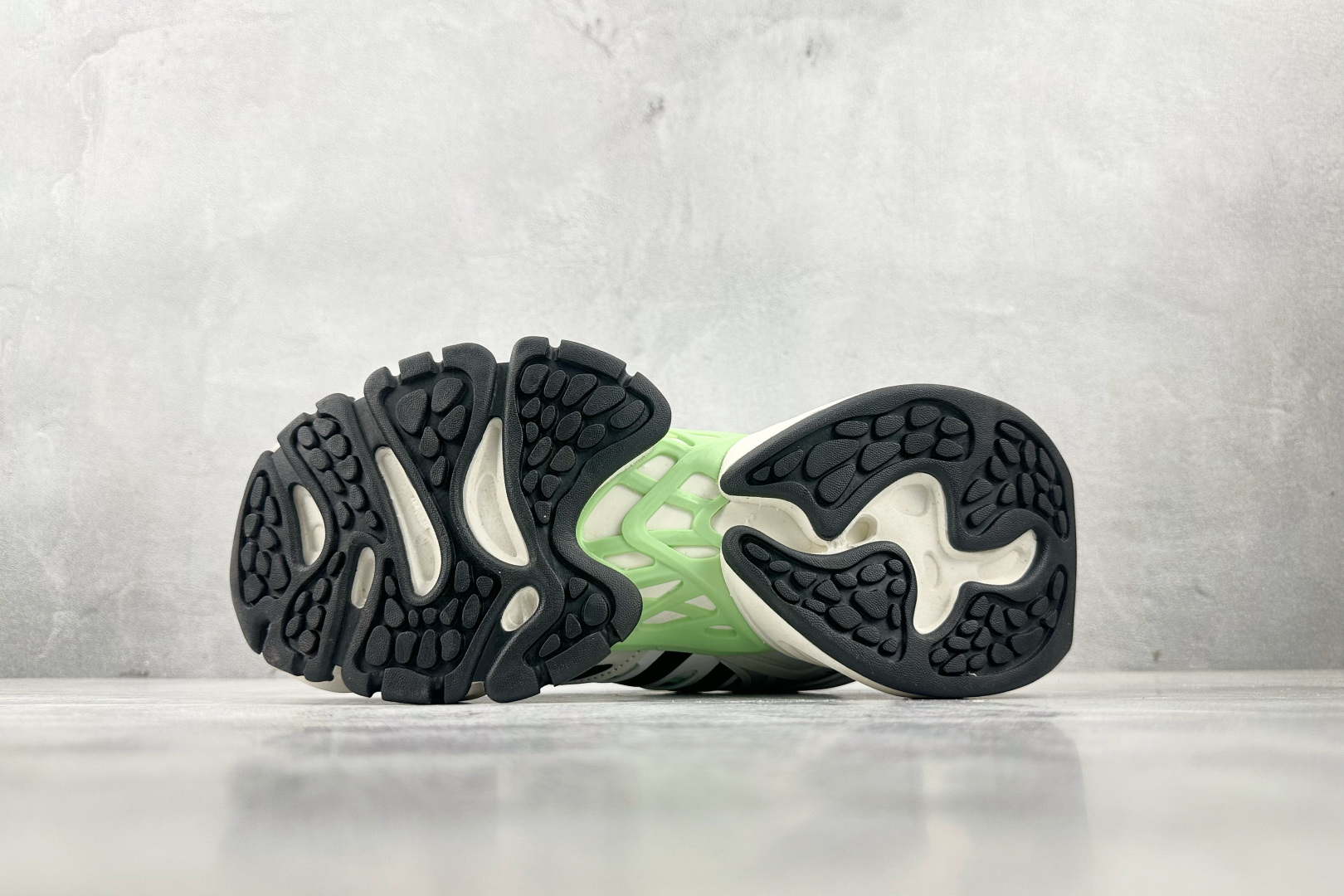 adidXLG RUNNER DELUXE 灰黑绿 IH7800
