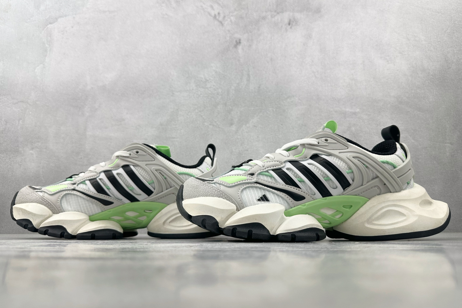 adidXLG RUNNER DELUXE 灰黑绿 IH7800