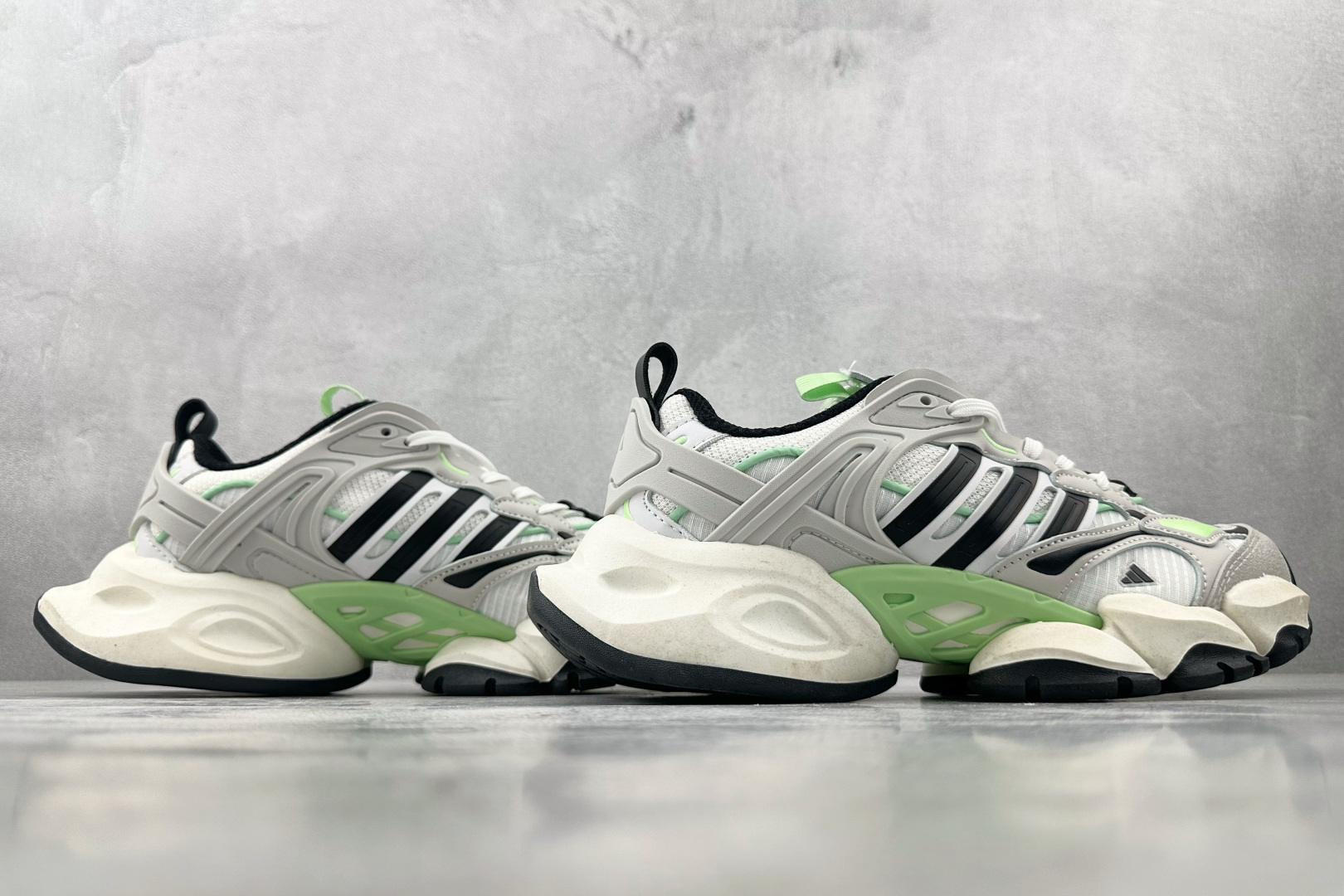 adidXLG RUNNER DELUXE 灰黑绿 IH7800
