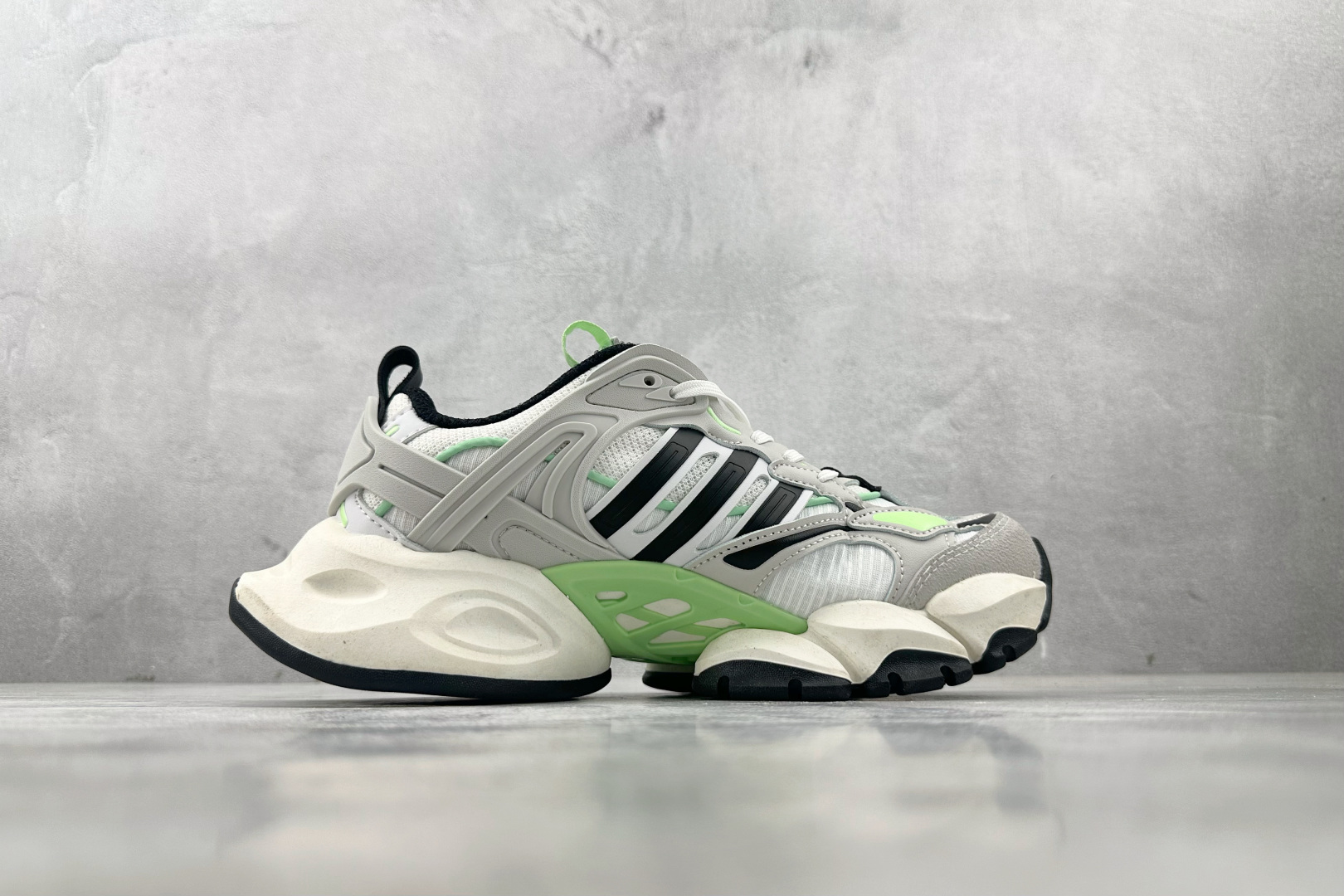 adidXLG RUNNER DELUXE 灰黑绿 IH7800