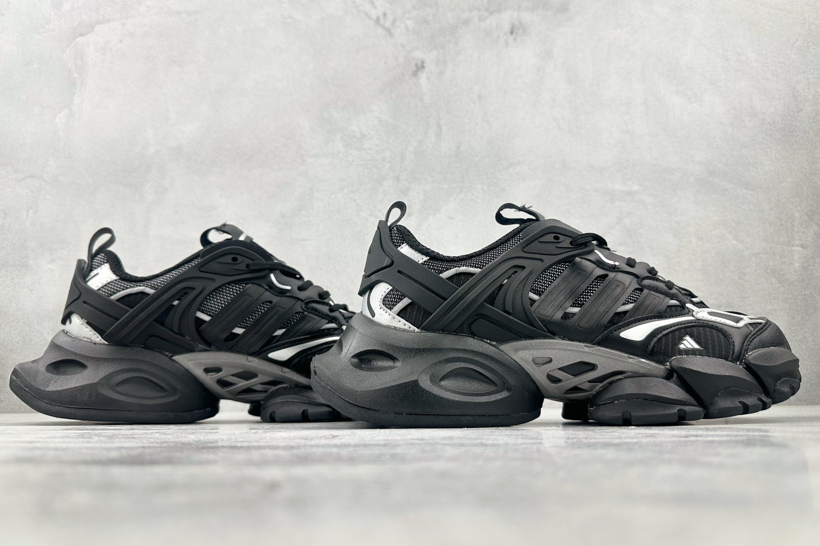 adidXLG RUNNER DELUXE 黑色 IH0070