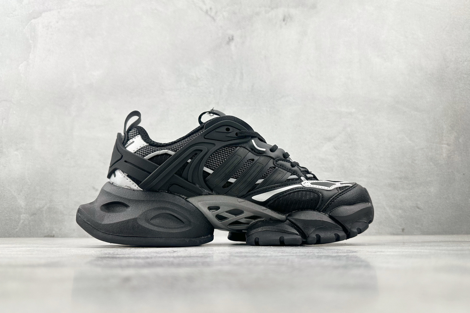 adidXLG RUNNER DELUXE 黑色 IH0070