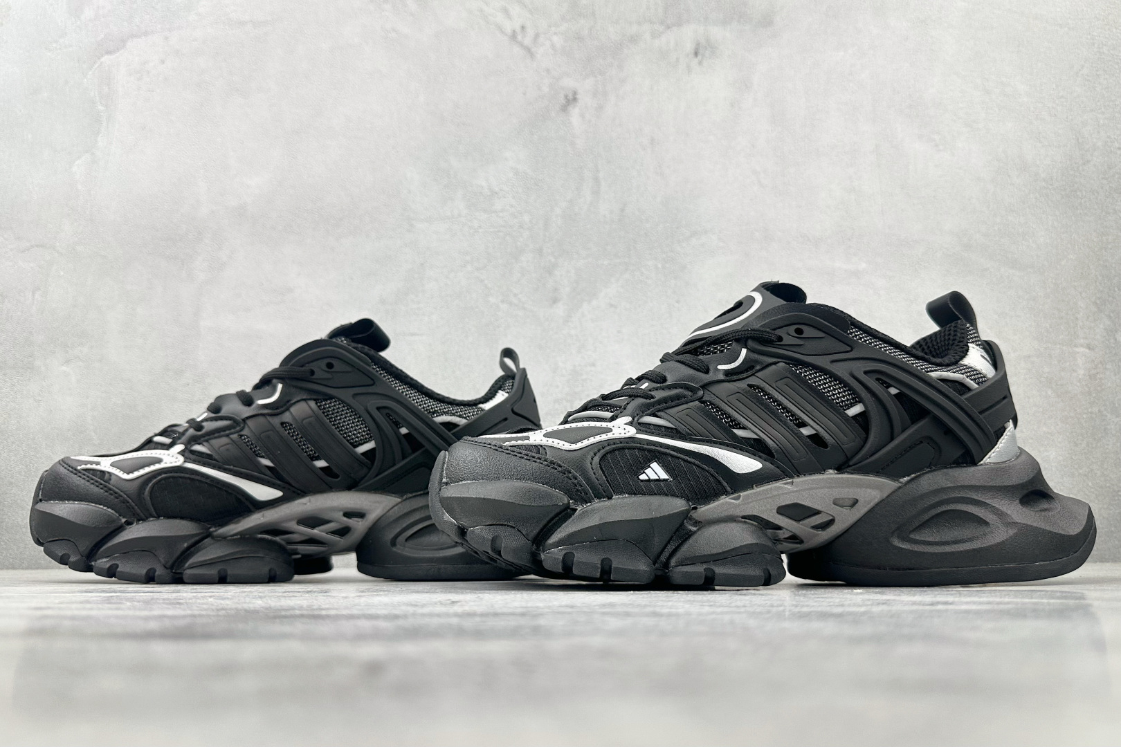 adidXLG RUNNER DELUXE 黑色 IH0070