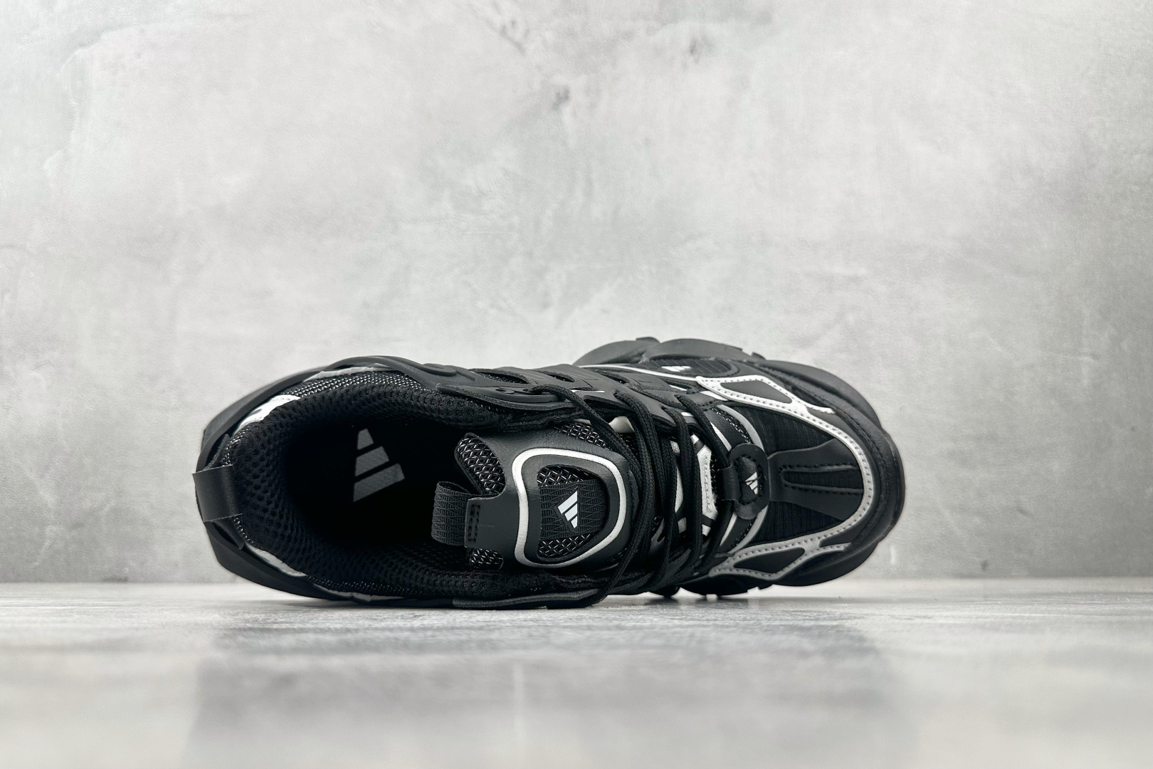 adidXLG RUNNER DELUXE 黑色 IH0070