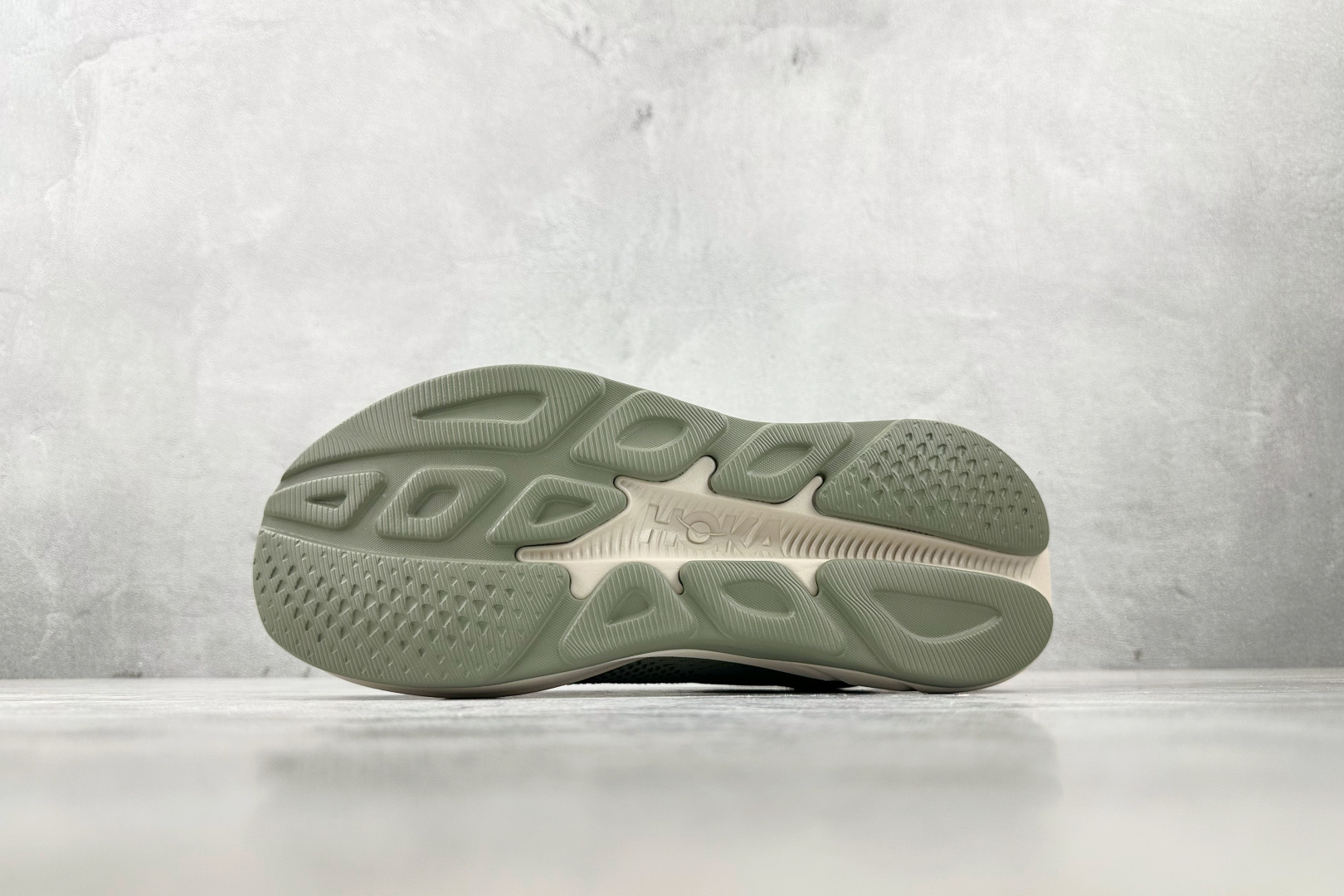 H 版 本地
HOKA ONE ONE RINCON 4 绿色

货号：-FLY
尺码：36 36.5 