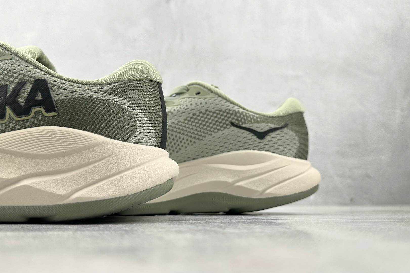 H 版 本地
HOKA ONE ONE RINCON 4 绿色

货号：-FLY
尺码：36 36.5 