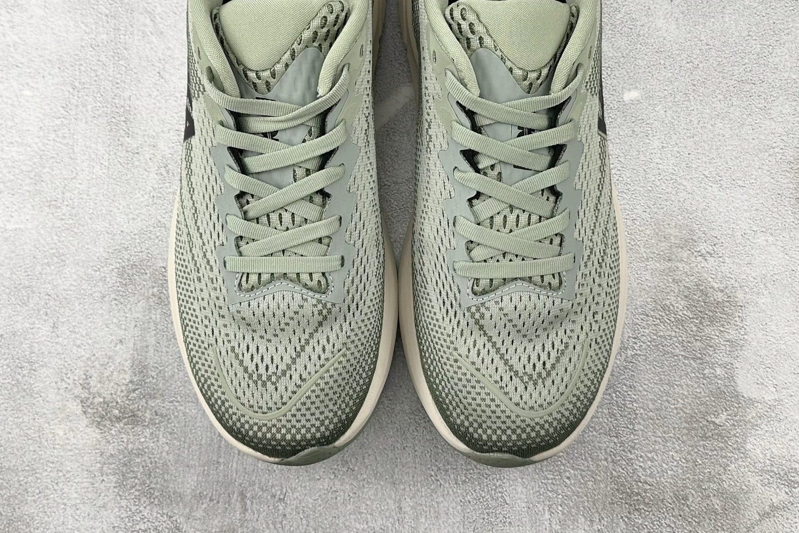 H 版 本地
HOKA ONE ONE RINCON 4 绿色

货号：-FLY
尺码：36 36.5 