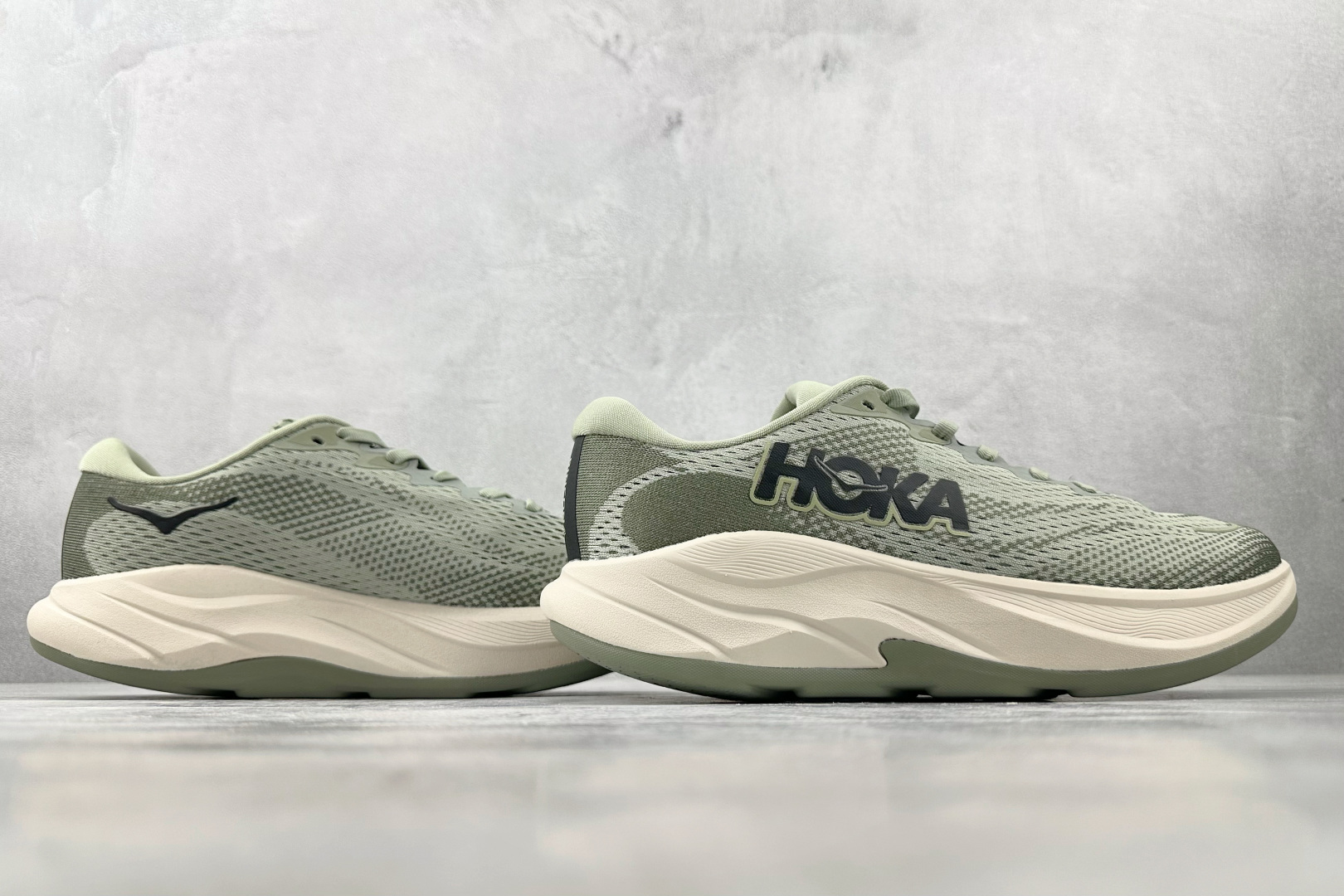 H 版 本地
HOKA ONE ONE RINCON 4 绿色

货号：-FLY
尺码：36 36.5 