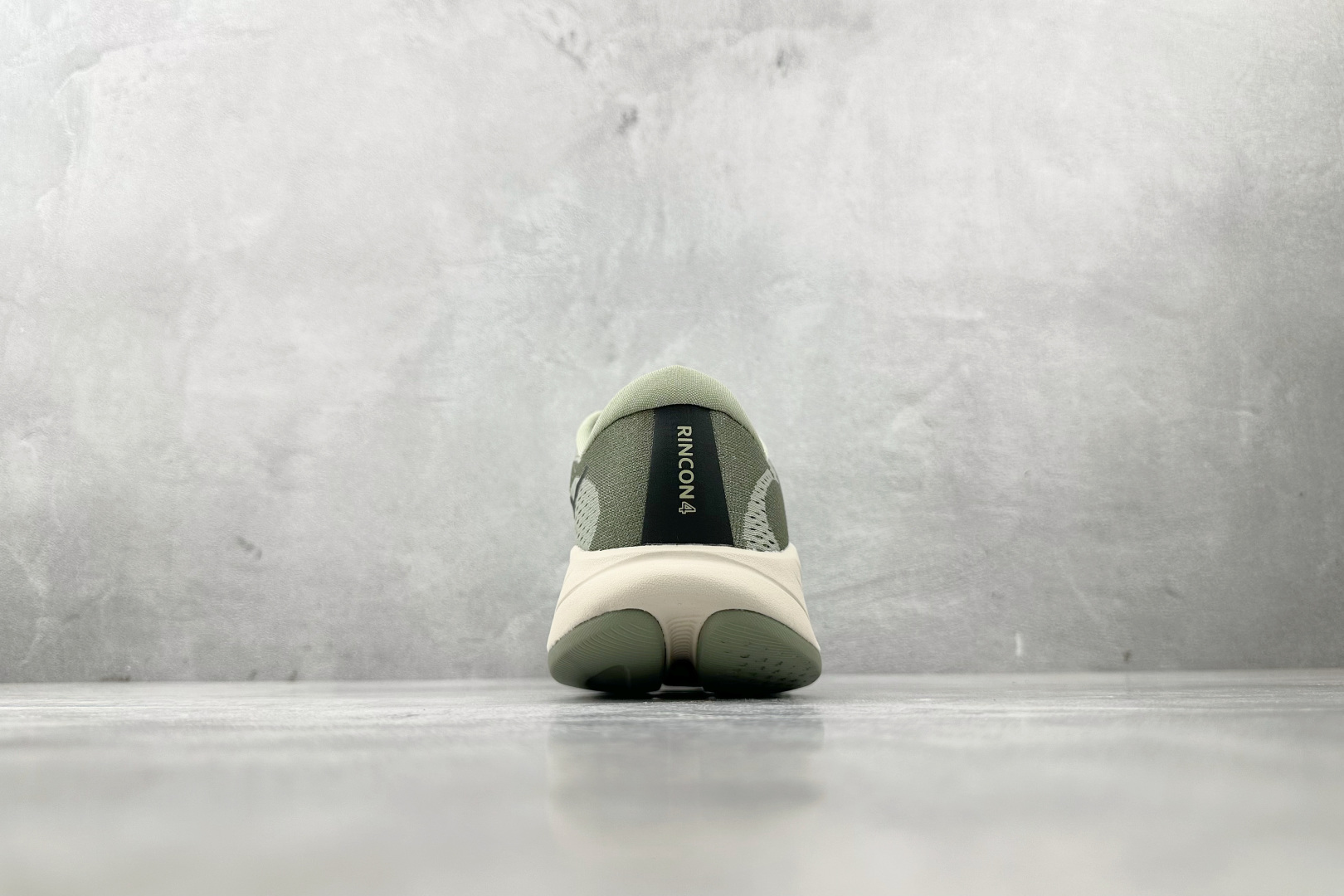 H 版 本地
HOKA ONE ONE RINCON 4 绿色

货号：-FLY
尺码：36 36.5 