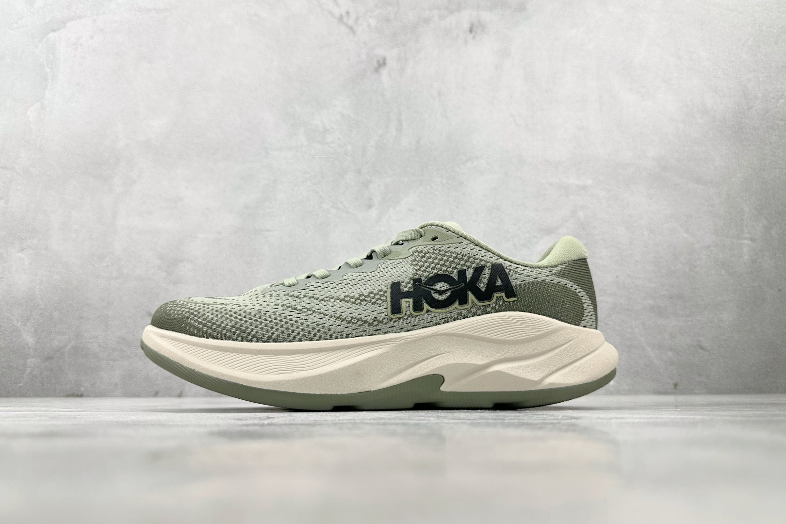 H 版 本地
HOKA ONE ONE RINCON 4 绿色

货号：-FLY
尺码：36 36.5 