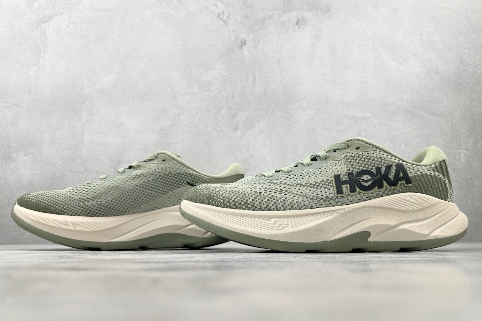 H 版 本地
HOKA ONE ONE RINCON 4 绿色

货号：-FLY
尺码：36 36.5 