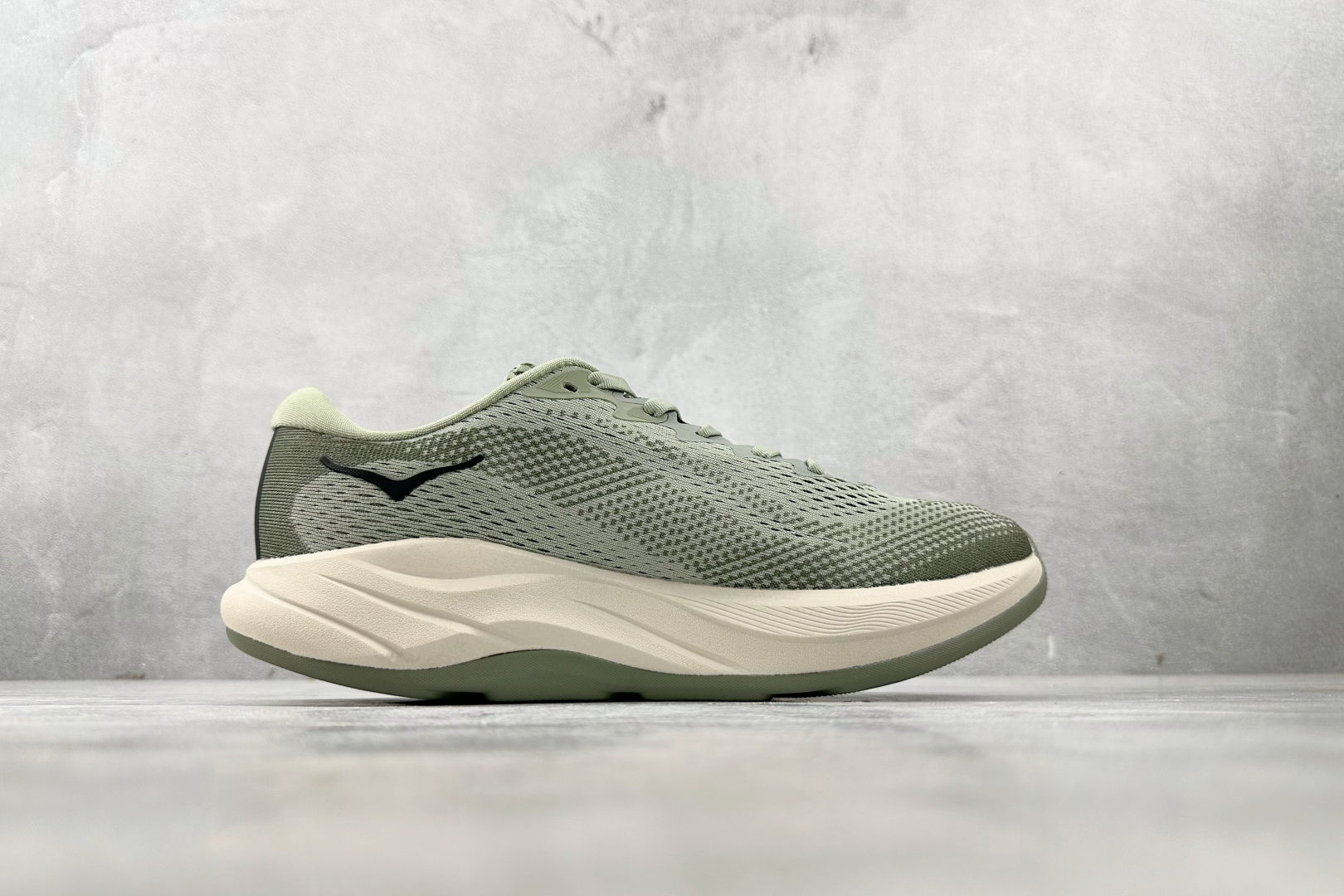H 版 本地
HOKA ONE ONE RINCON 4 绿色

货号：-FLY
尺码：36 36.5 