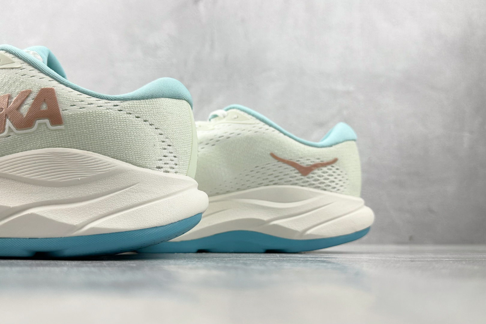 H 版 本地
HOKA ONE ONE RINCON 4 白色

货号：-FTRS
尺码：36 36.5