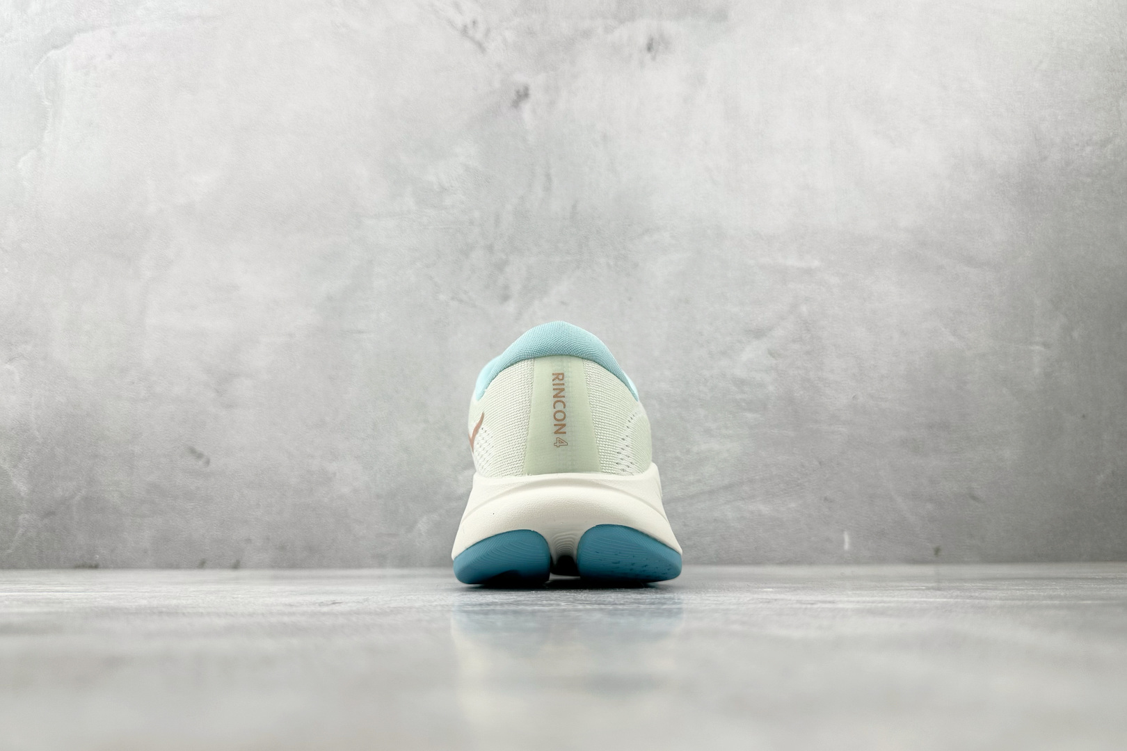 H 版 本地
HOKA ONE ONE RINCON 4 白色

货号：-FTRS
尺码：36 36.5