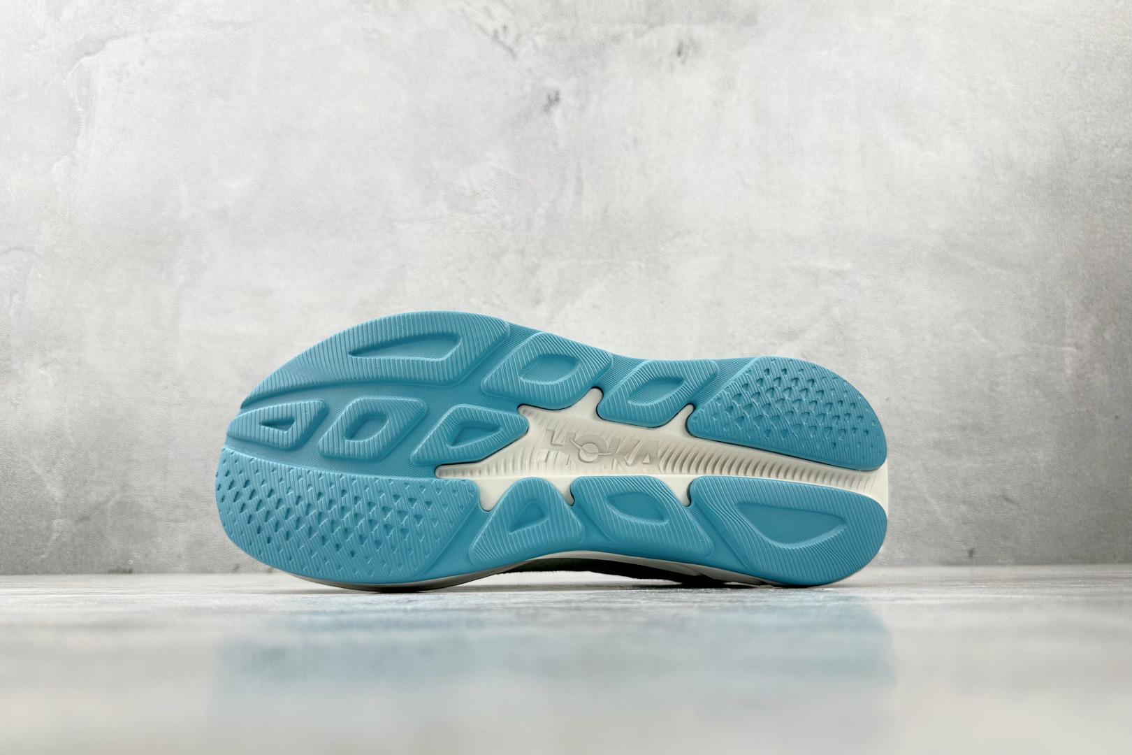 H 版 本地
HOKA ONE ONE RINCON 4 白色

货号：-FTRS
尺码：36 36.5