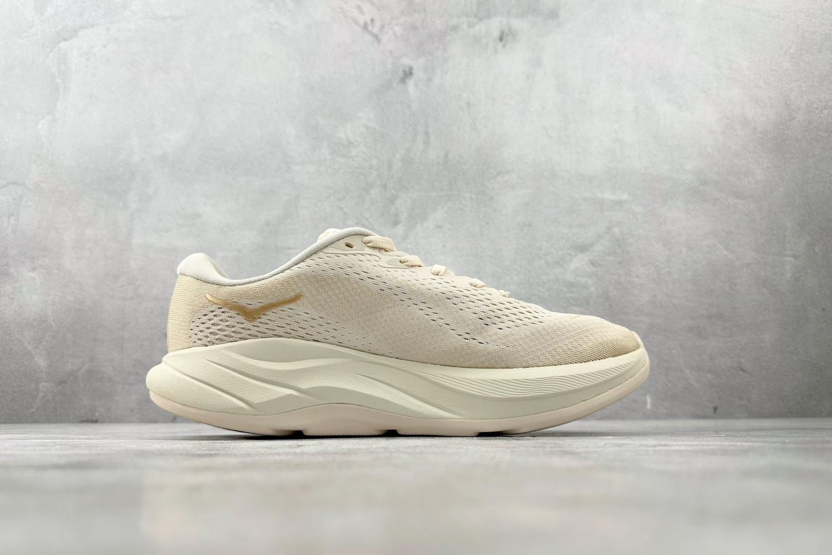 H 版 本地
HOKA ONE ONE RINCON 4 米色

货号：-VCH
尺码：36 36.5 