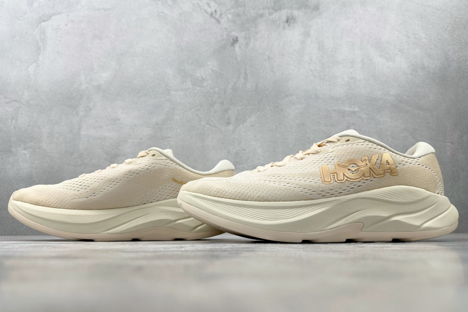 H 版 本地
HOKA ONE ONE RINCON 4 米色

货号：-VCH
尺码：36 36.5 