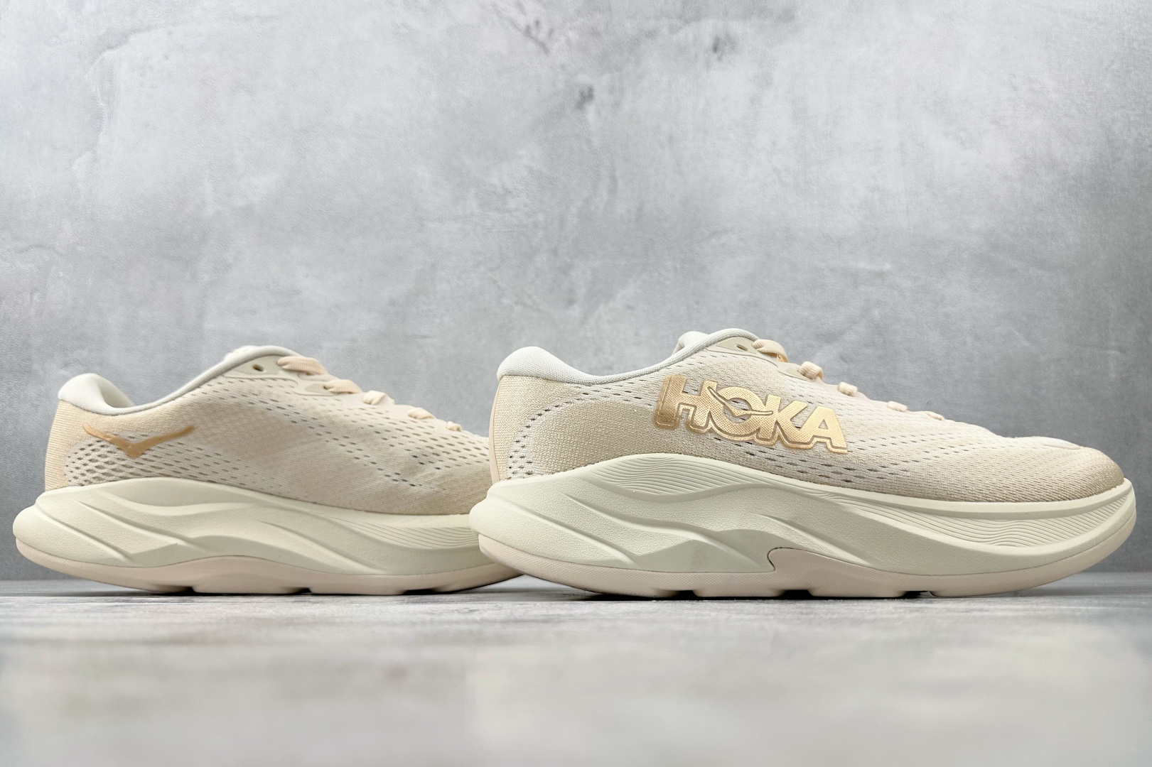 H 版 本地
HOKA ONE ONE RINCON 4 米色

货号：-VCH
尺码：36 36.5 