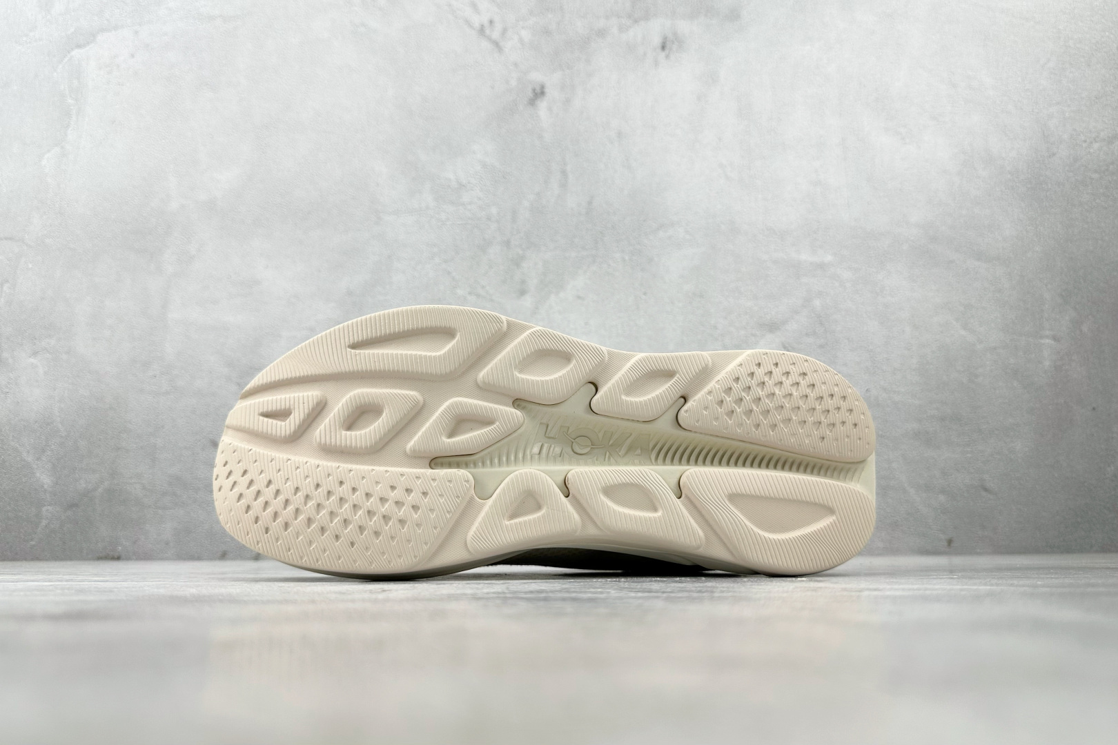 H 版 本地
HOKA ONE ONE RINCON 4 米色

货号：-VCH
尺码：36 36.5 