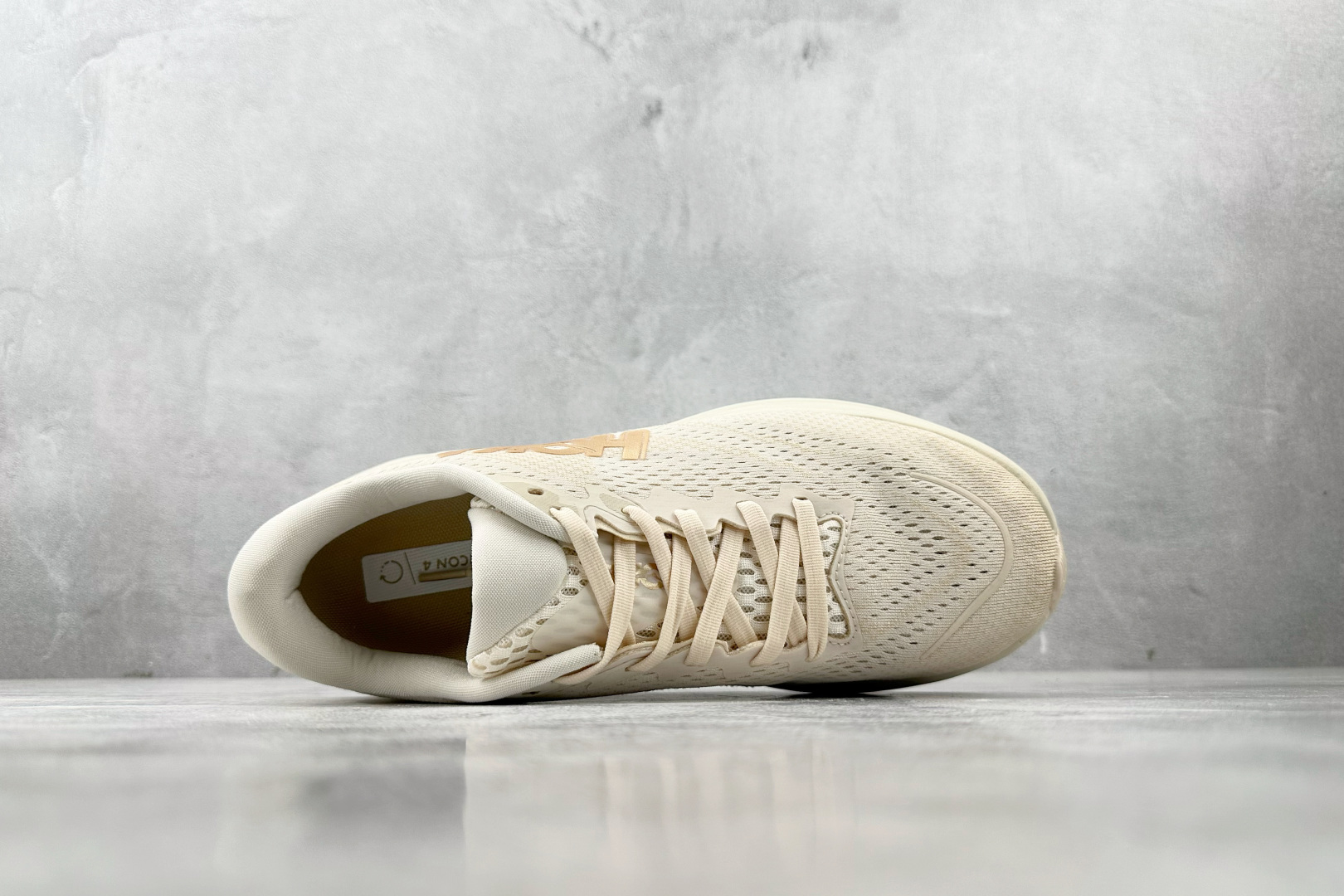 H 版 本地
HOKA ONE ONE RINCON 4 米色

货号：-VCH
尺码：36 36.5 