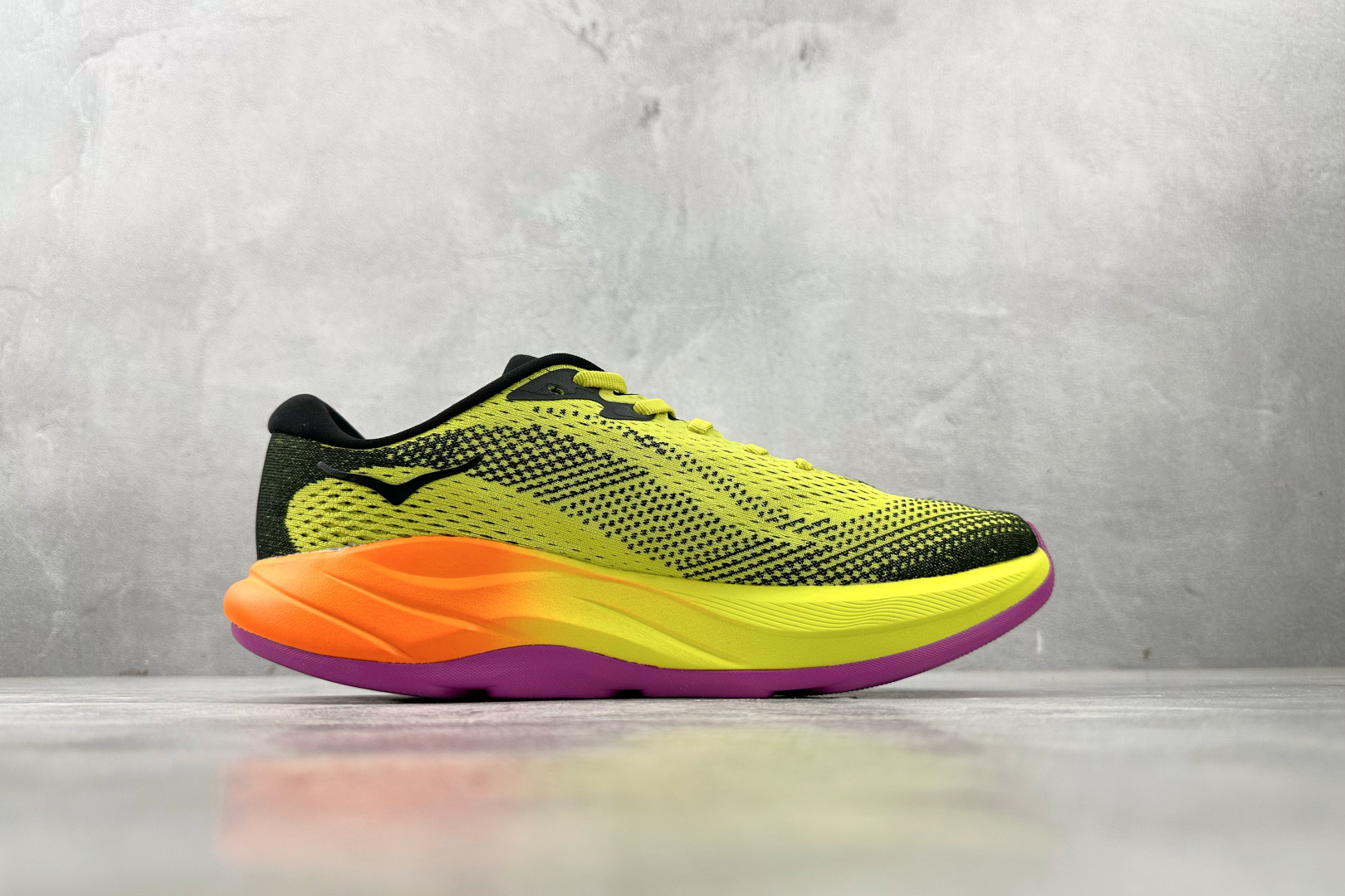 H 版 本地
HOKA ONE ONE RINCON 4黄黑色

货号：-HKC
尺码：36 36.5 