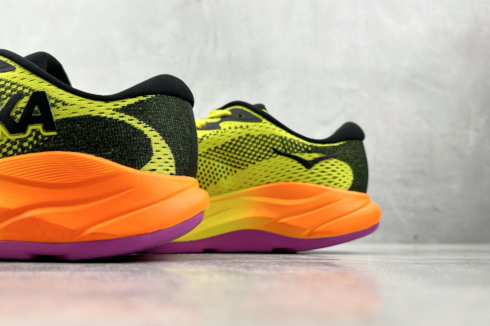 H 版 本地
HOKA ONE ONE RINCON 4黄黑色

货号：-HKC
尺码：36 36.5 