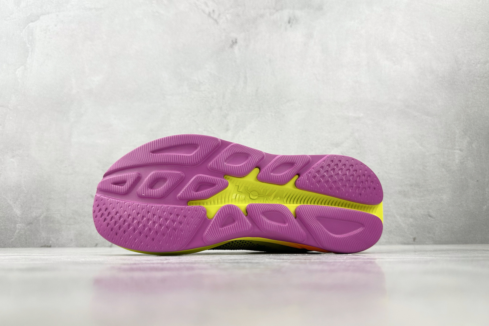 H 版 本地
HOKA ONE ONE RINCON 4黄黑色

货号：-HKC
尺码：36 36.5 