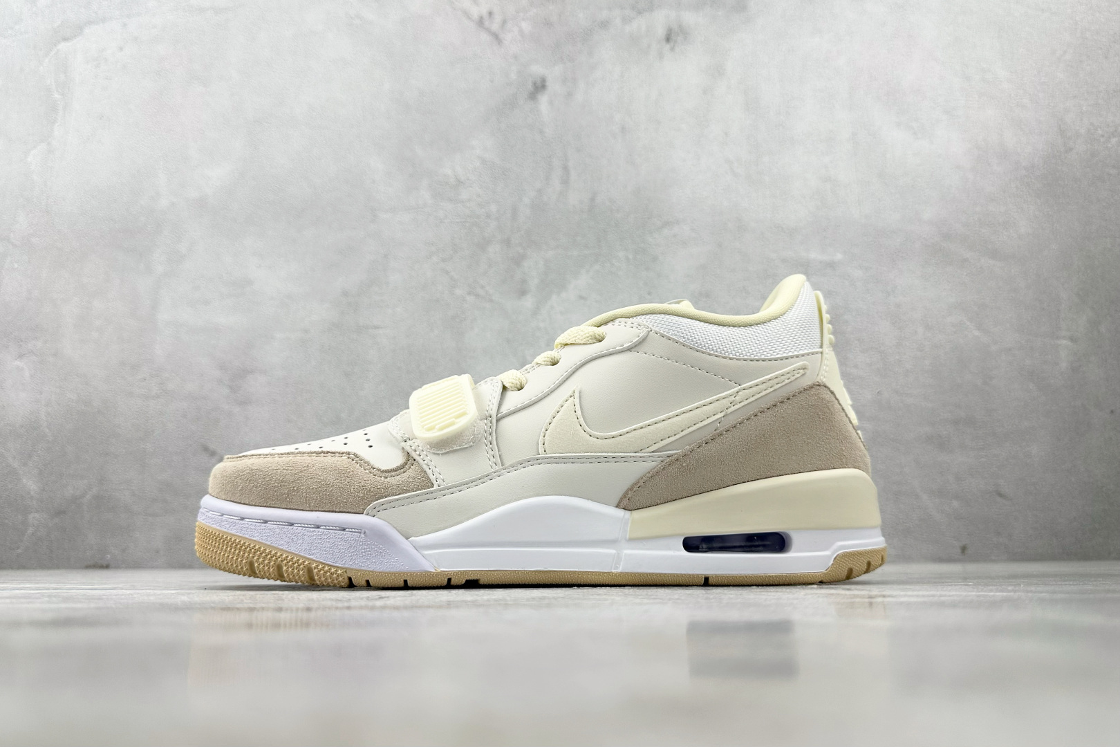 NO:358226,PP Local The best Jordan Legacy 312 Low Milk White Item No. FQ7827-102 Size 36 36.5 37.5 38 38.5 39 40 40.5 41 42 42.5 43 44 44.5 45 Code 32,19860909PP 本地 目前最好的 Jordan Legacy 312 Low 奶白色 货号FQ7827-102 尺码36 36.5 37.5 38 38.5 39 40 40.5 41 42 42.5 43 44 44.5 45 编码32,,Men's shoes