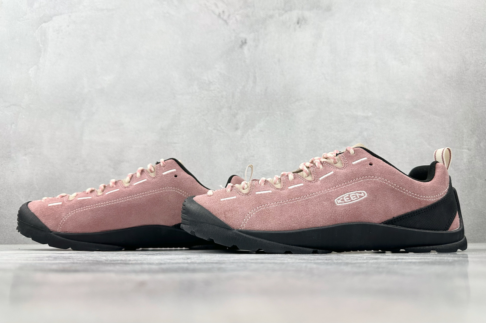 ZX 神版 本地
KEEN Jasper 粉色

货号：
尺码：36 36.5 37.5 38 38.5