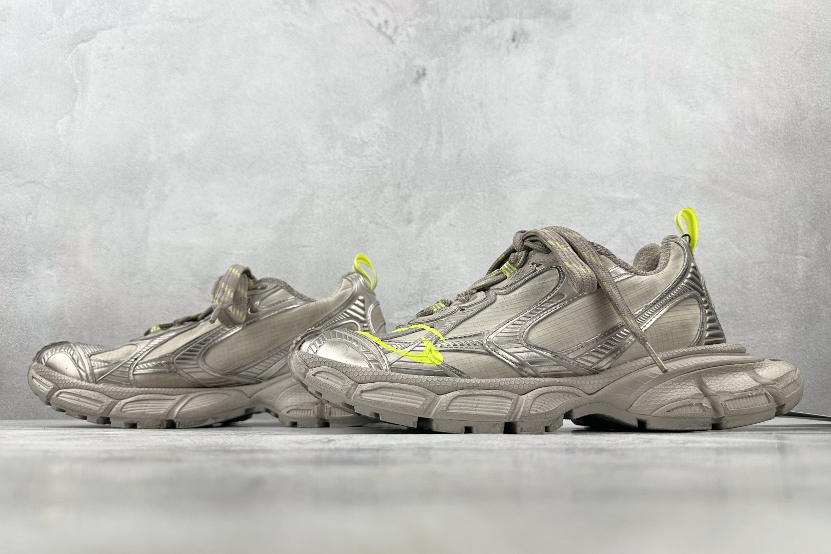 最新外贸批次 Balenciaga巴黎世家 3XL 泥色格子布 734734 WXLCR 2077