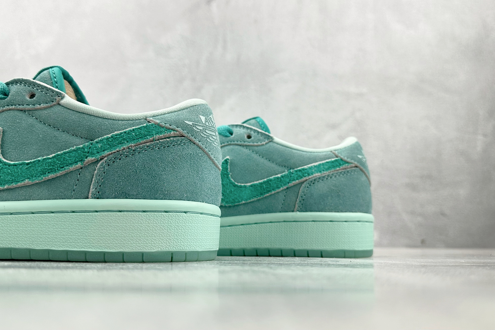 180 Jordan Air Jordan 1 low 蓝绿色 HQ8111-300