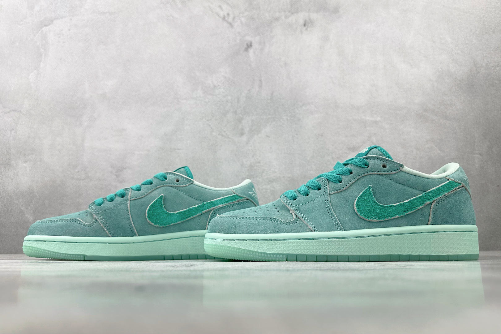 180 Jordan Air Jordan 1 low 蓝绿色 HQ8111-300