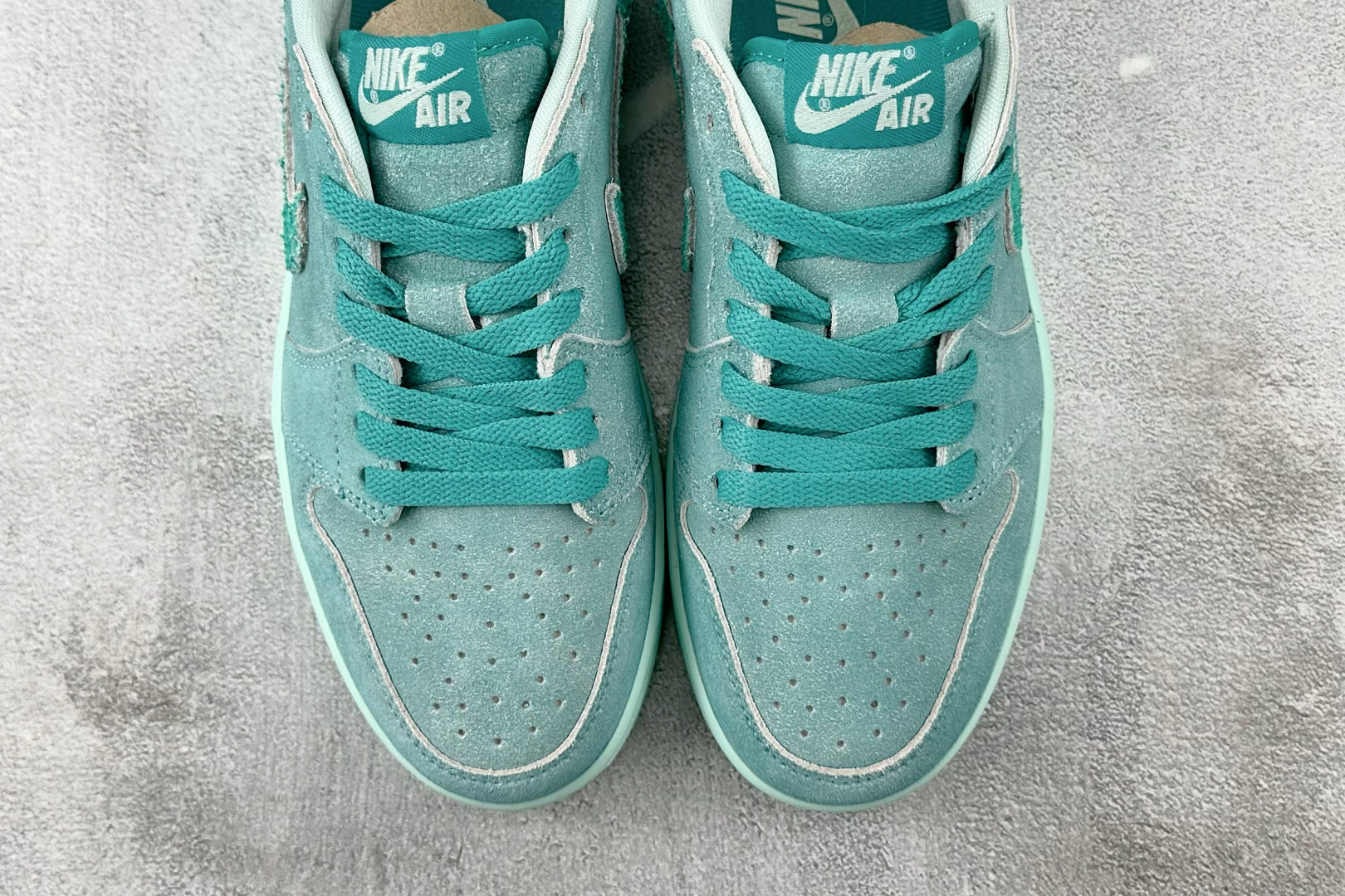180 Jordan Air Jordan 1 low 蓝绿色 HQ8111-300