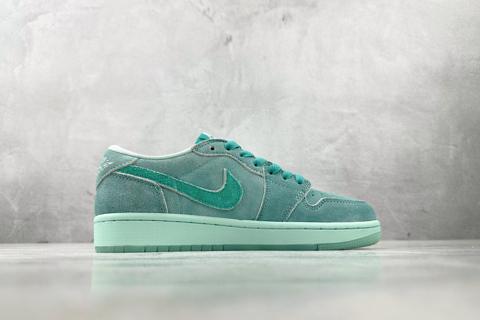 180 Jordan Air Jordan 1 low 蓝绿色 HQ8111-300
