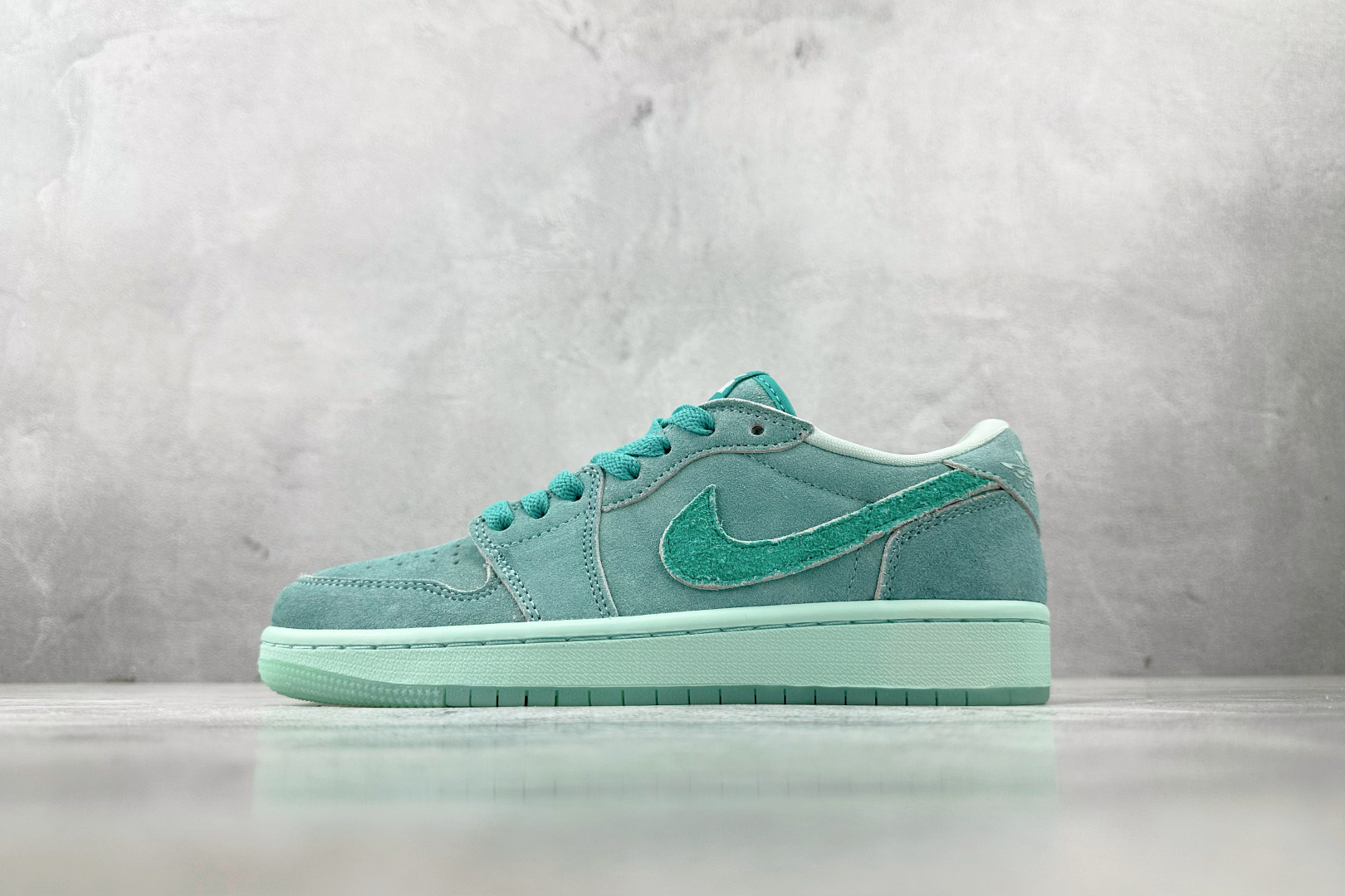 180 Jordan Air Jordan 1 low 蓝绿色 HQ8111-300