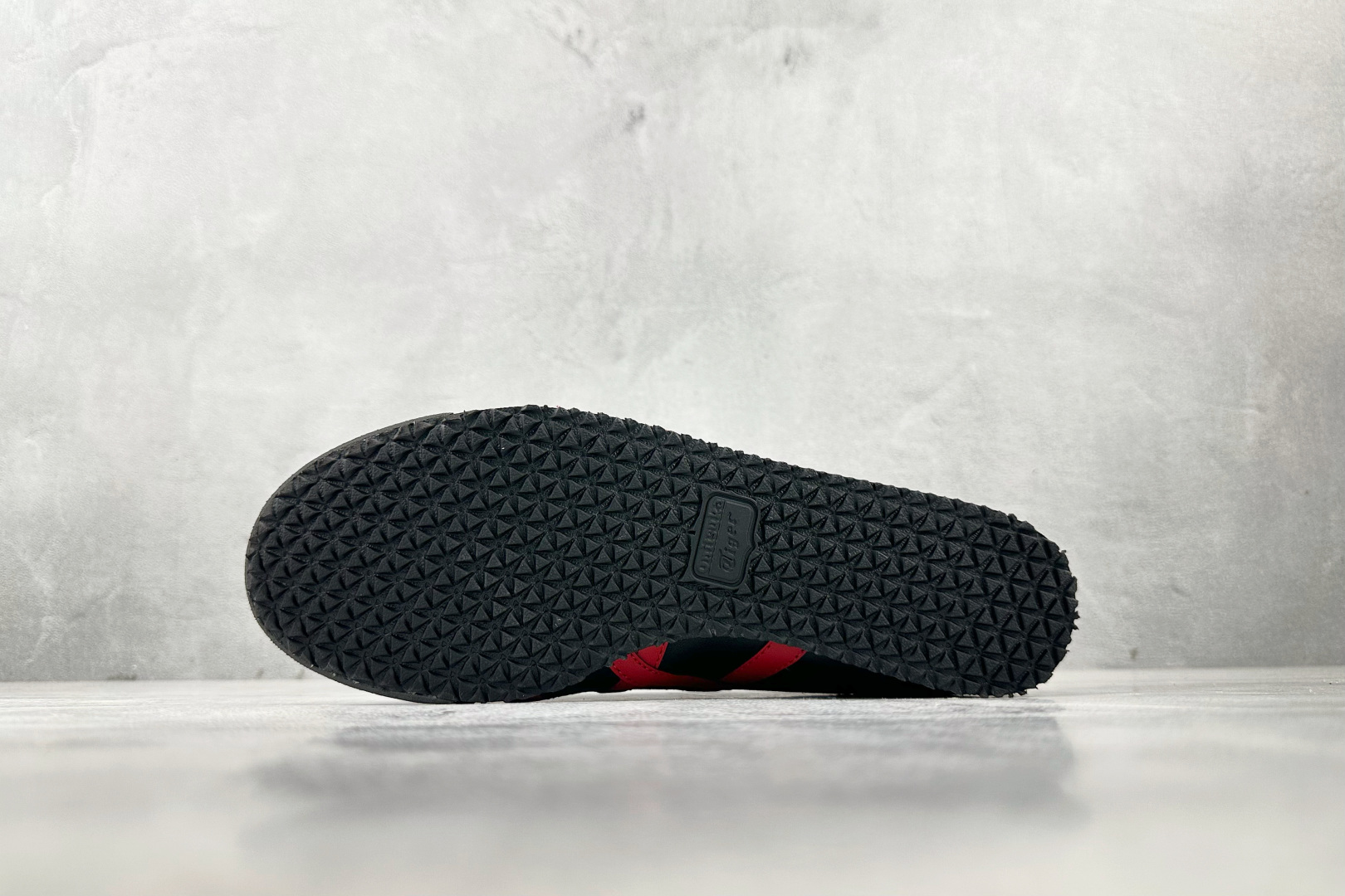 OT 头层 本地
Onitsuka Tiger鬼塚虎 MEXICO 66 黑红色

货号：1183C10