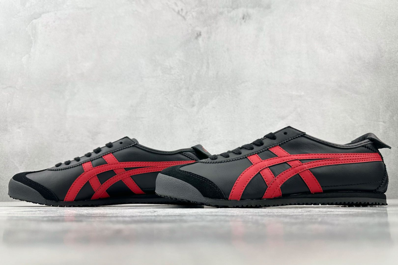 OT 头层 本地
Onitsuka Tiger鬼塚虎 MEXICO 66 黑红色

货号：1183C10