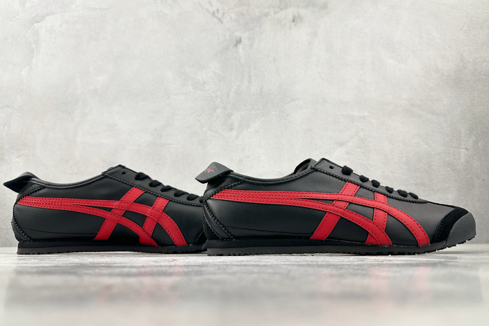 OT 头层 本地
Onitsuka Tiger鬼塚虎 MEXICO 66 黑红色

货号：1183C10